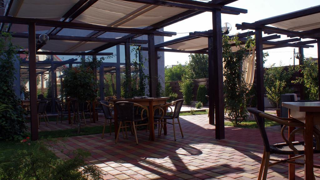 Pensiunea Novis Iasi Exterior foto