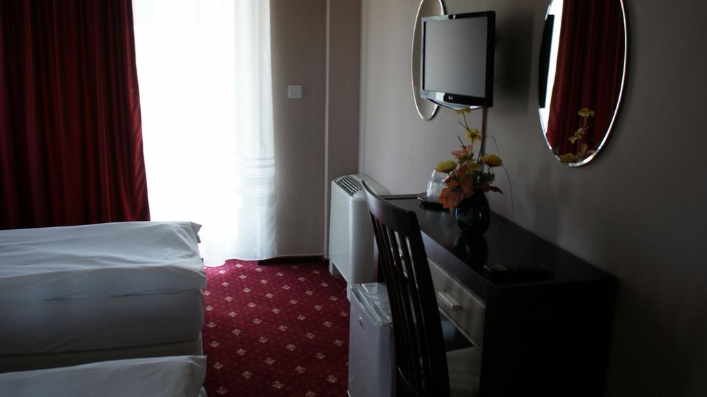 Pensiunea Novis Iasi Quarto foto