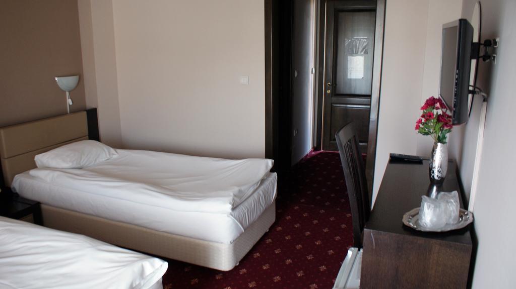 Pensiunea Novis Iasi Exterior foto