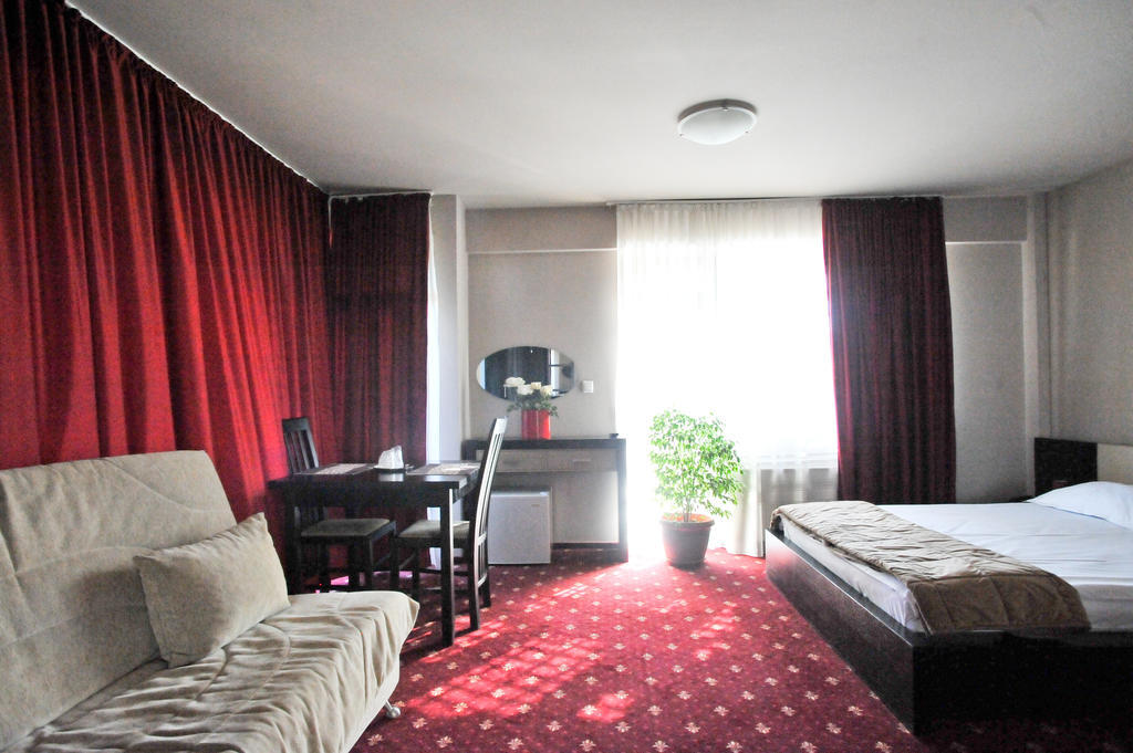 Pensiunea Novis Iasi Exterior foto