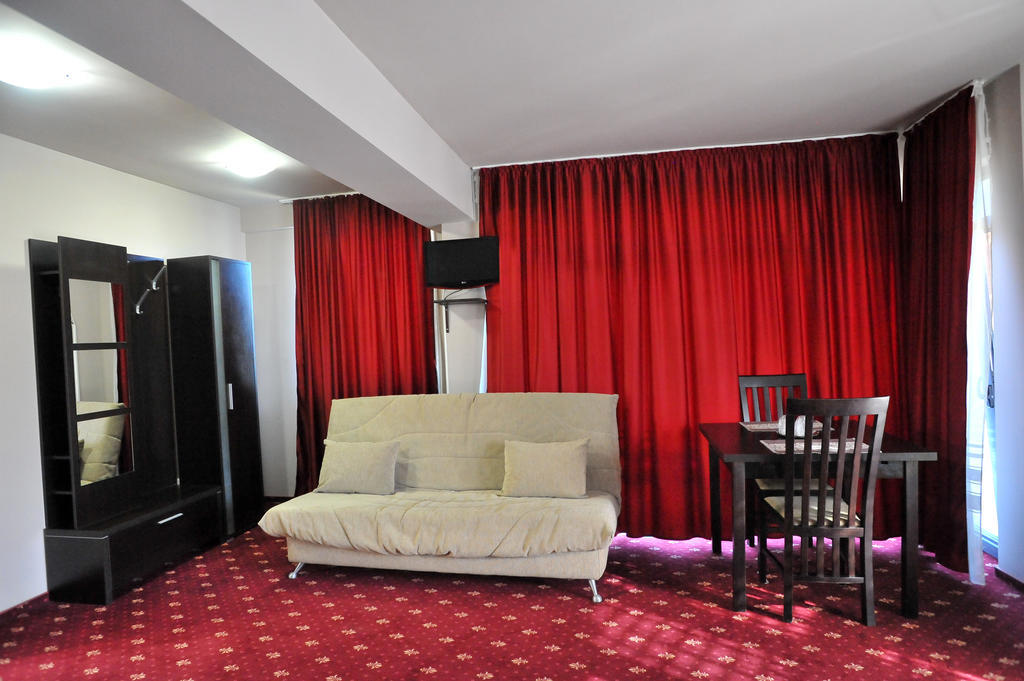Pensiunea Novis Iasi Exterior foto